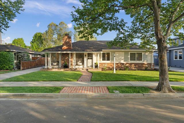 1216 Hermosa Way, San Jose CA: https://media.crmls.org/mediaz/ceb25517-6f34-45d6-b16e-5fea8f8de91d.jpg