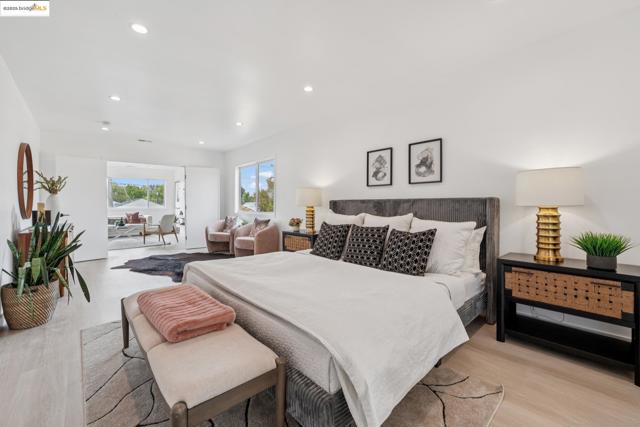 1207 Cedar St, Berkeley CA: https://media.crmls.org/mediaz/ceb27c9a-225d-4c6a-a642-fb3e8ec5d76d.jpg