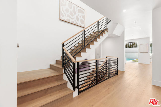 2565 Patricia Avenue, Los Angeles CA: https://media.crmls.org/mediaz/ceb2cbc9-bb3b-4b75-b20a-43832cd9bf2c.jpg
