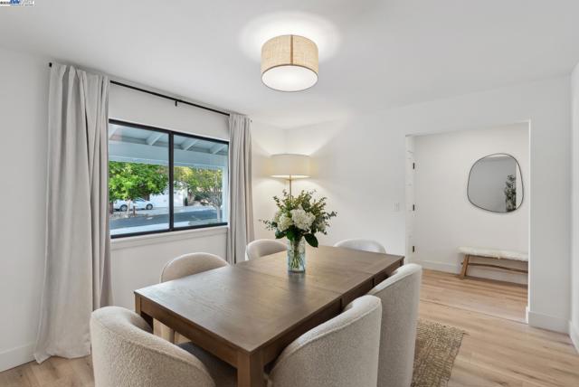 2129 Youngs Ct, Walnut Creek CA: https://media.crmls.org/mediaz/ceb2e354-4076-4b6b-9b53-e505d04dc397.jpg