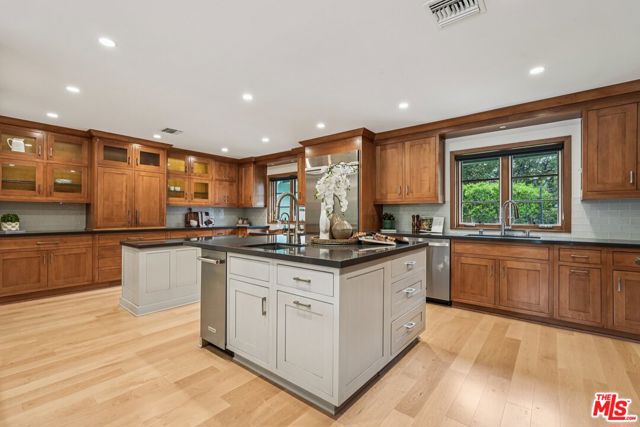 240 Oakhurst Lane, Arcadia CA: https://media.crmls.org/mediaz/ceb30785-6829-4e8d-ae76-86d3961f043e.jpg