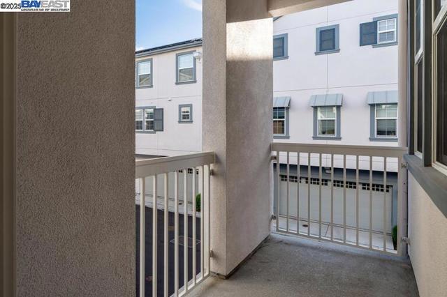 37468 Bowline Rd, Newark CA: https://media.crmls.org/mediaz/ceb34fe2-7d22-4b80-9304-ae4c345ca8e4.jpg