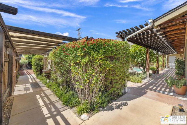 587 S Calle Ajo, Palm Springs CA: https://media.crmls.org/mediaz/ceb509cf-becd-4ddd-b4f8-4309f89b2f1c.jpg