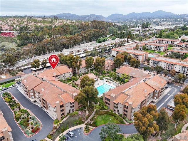10250 Caminito Cuervo, San Diego CA: https://media.crmls.org/mediaz/ceb52350-58ea-4997-b681-1874a95d76d6.jpg