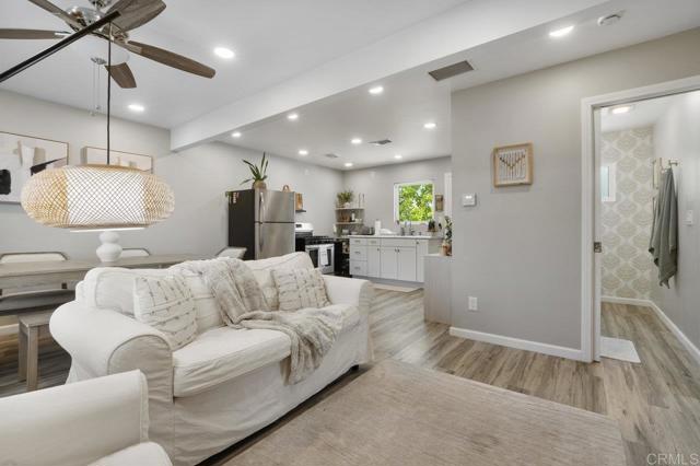 131 H Avenue, Coronado CA: https://media.crmls.org/mediaz/ceb5a839-a4b4-4ef4-9ee4-8dfc975732c8.jpg