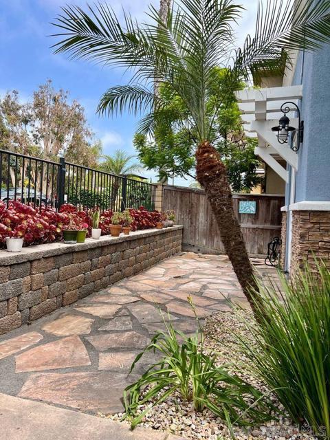 517 N Cedros, Solana Beach CA: https://media.crmls.org/mediaz/ceb5c601-14a7-4f44-9e53-618ecee19a87.jpg