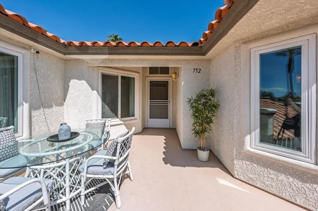 752 Vista Lago Drive N, Palm Desert, CA 92211
