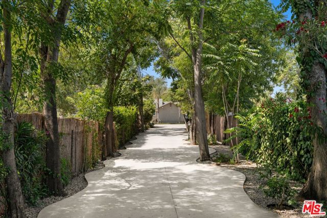 10555 Art Street, Sunland CA: https://media.crmls.org/mediaz/ceb66ce9-544d-47aa-b5c0-210bfd6cbcfc.jpg
