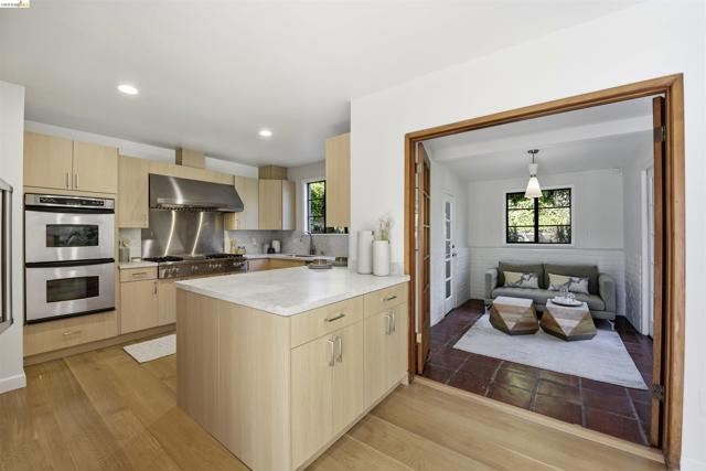 44 Highgate Rd, Kensington CA: https://media.crmls.org/mediaz/ceb69eca-b096-4b98-8a44-15e05e4257b4.jpg