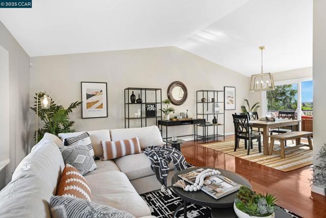 2460 Sky Rd, Walnut Creek CA: https://media.crmls.org/mediaz/ceb6f17e-e327-47e8-84aa-215cc1c74c84.jpg