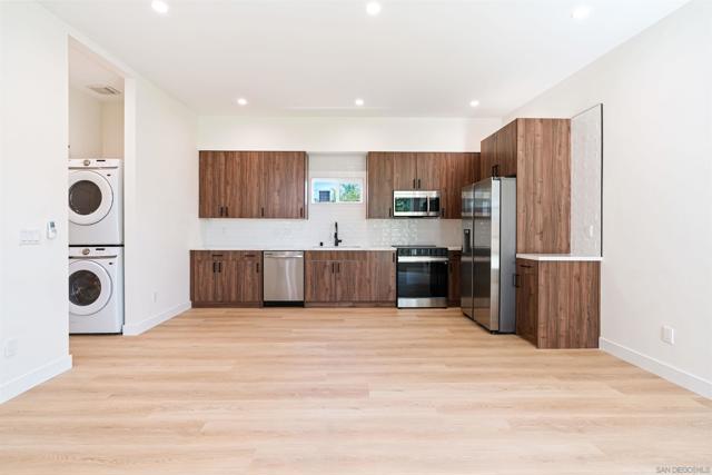 1160 Erica St, Escondido CA: https://media.crmls.org/mediaz/ceb70d1a-3058-4b5a-ae97-0001f5a2d4f1.jpg
