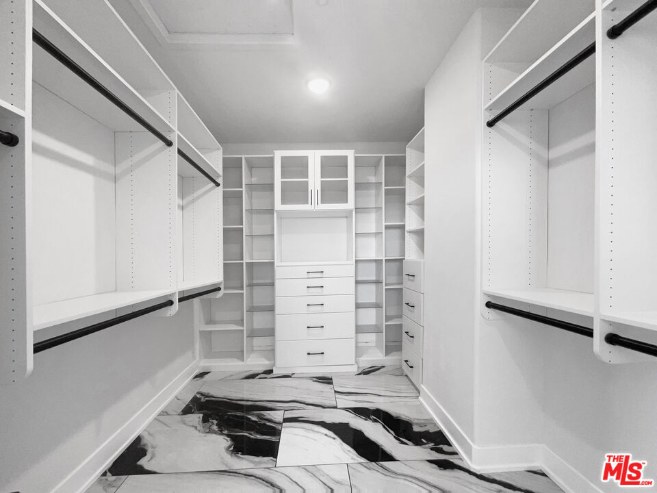 https://media.crmls.org/mediaz/ceb7d9b7-f871-4fd0-933e-f47572d92477.jpg?preset=X-Large