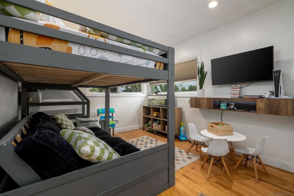 MLS #250027362SD img 17