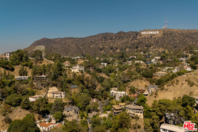 3105 Ledgewood Drive, Los Angeles CA: https://media.crmls.org/mediaz/ceb81f46-6b19-4523-9abd-f927f2b6febd.jpg