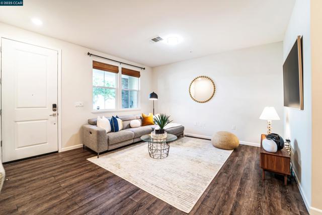 1233 Bockman, San Lorenzo CA: https://media.crmls.org/mediaz/ceb82ec9-dbdf-4740-8974-7dd67de9a7e5.jpg