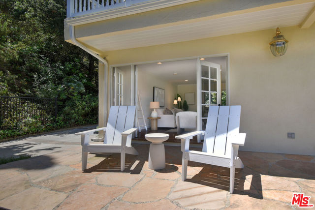 15474 Loom Place, Sherman Oaks CA: https://media.crmls.org/mediaz/ceb85f14-0aa5-4d73-b69a-40ea0096c669.jpg