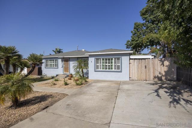 4033 Loma Alta Dr, San Diego CA: https://media.crmls.org/mediaz/ceb9492d-8f67-438a-9798-e77bd139dc75.jpg