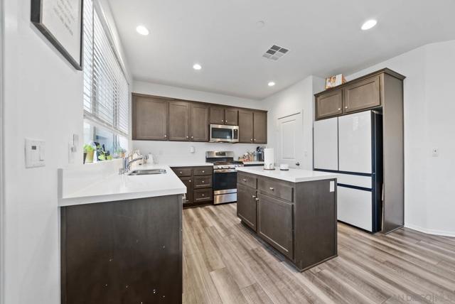29566 Nini Ct, Winchester CA: https://media.crmls.org/mediaz/ceb96dc5-2024-4d4c-aae5-0c85378a7498.jpg