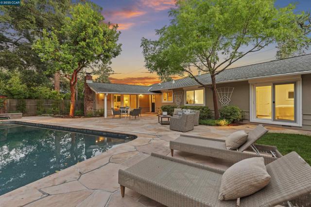 51 Ivy Dr, Orinda CA: https://media.crmls.org/mediaz/cebaa1b1-9a94-41d9-a488-9185faadad09.jpg