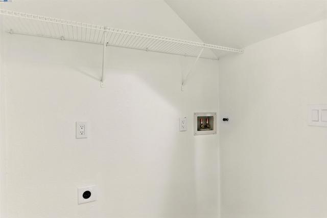 33243 Sunriver Cmn, Fremont CA: https://media.crmls.org/mediaz/cebb07bc-5009-4541-be76-ab8f34d4c2fd.jpg