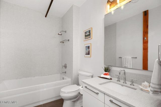 4115 Glencoe Avenue, Marina del Rey CA: https://media.crmls.org/mediaz/cebb54eb-2335-46d5-b52d-a6a7622a7eb5.jpg
