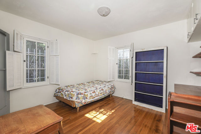 6281 Drexel Avenue, Los Angeles CA: https://media.crmls.org/mediaz/cebbcfee-6e41-462d-849c-ecabbc3bfa64.jpg