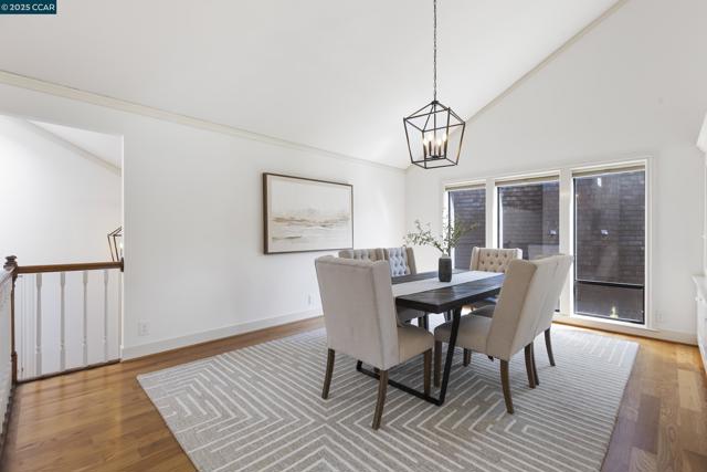 25 Watchwood Ct, Orinda CA: https://media.crmls.org/mediaz/cebbd954-2137-4daf-a119-e8e647556c6e.jpg