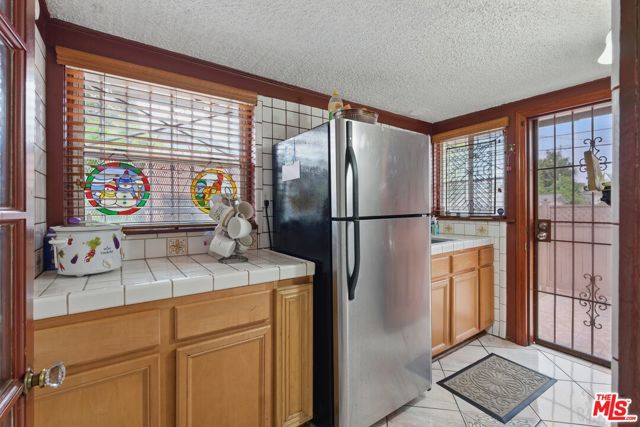 128 N St Andrews Place, Los Angeles CA: https://media.crmls.org/mediaz/cebbfc76-2026-4237-b487-2db8d13d85bf.jpg