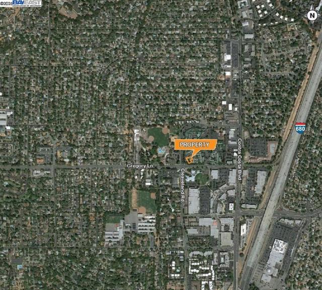 91 Gregory Ln #8, Pleasant Hill CA: https://media.crmls.org/mediaz/cebc653e-4aef-4a05-90b3-b19736c34c38.jpg