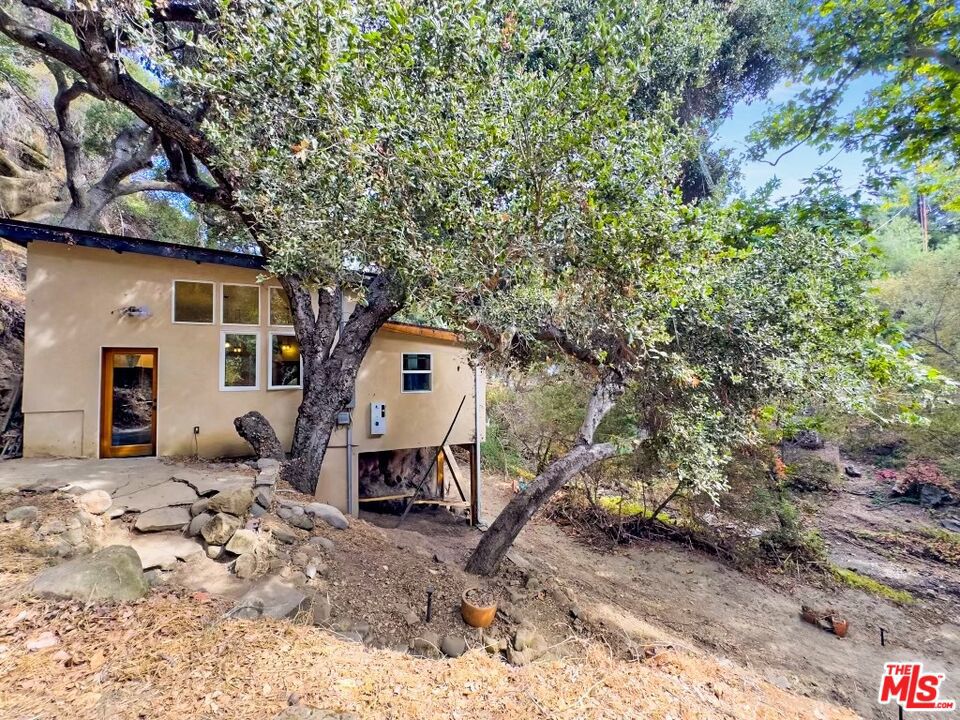 635 N Topanga Canyon Boulevard