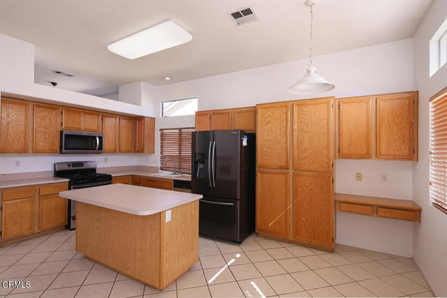 26921 Saint Kitts Court, Murrieta CA: https://media.crmls.org/mediaz/cebdb6fc-b9bc-4f22-9736-fcee0a798916.jpg