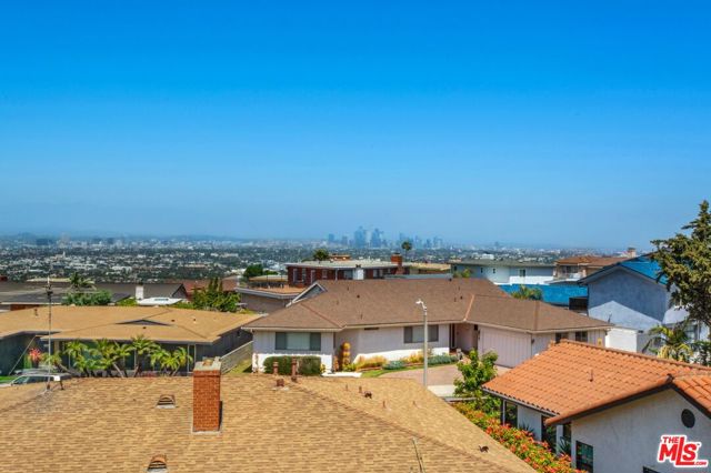 4272 Don Carlos Drive, Los Angeles CA: https://media.crmls.org/mediaz/cebe1274-6d00-4ce9-87a8-a5c1884581c0.jpg