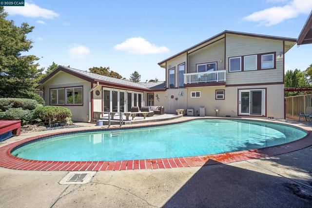 3846 Madera St, Pinole CA: https://media.crmls.org/mediaz/cebe4b39-bbf9-42e9-9215-5749e7c6353b.jpg