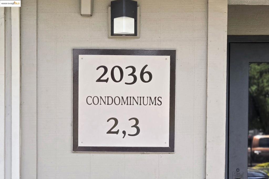 https://media.crmls.org/mediaz/cebecbc0-2d25-4699-8845-71adbb345a8b.jpg?preset=X-Large
