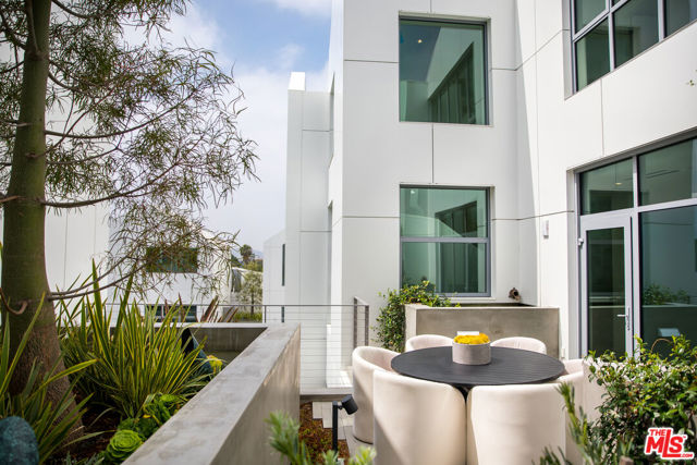 8600 Wilshire Boulevard, Beverly Hills CA: https://media.crmls.org/mediaz/cebee10b-489a-4e7e-a2fb-ca05e47165a9.jpg