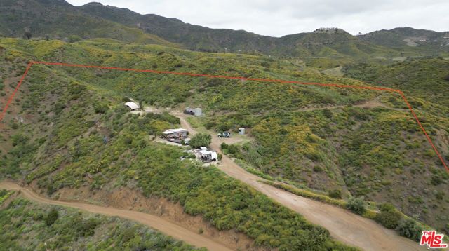 34550 Mulholland Highway, Malibu CA: https://media.crmls.org/mediaz/cebee272-d49c-4e2d-9610-9c3798142e2e.jpg