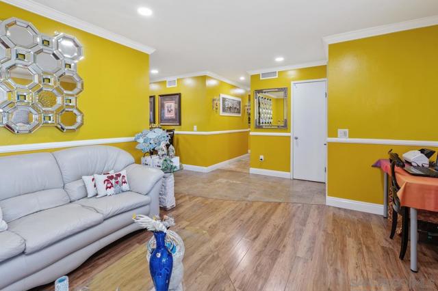 Image 6 of 27 For 10343 Greenford Dr