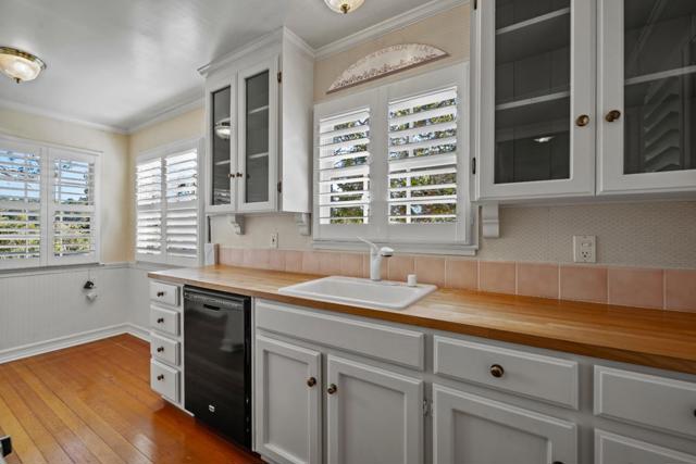 0 Mission 2 SE of 9th Avenue, Carmel CA: https://media.crmls.org/mediaz/cebf0836-145b-4f5d-af12-624996fd5aae.jpg