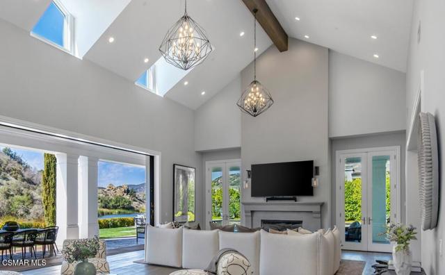 2385 Calbourne Court, Lake Sherwood CA: https://media.crmls.org/mediaz/cebfdfbf-a624-4709-935d-312b17de7fb8.jpg