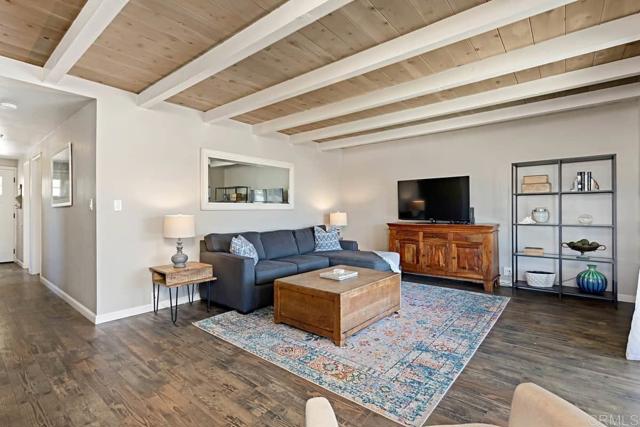 1817 19 Coast Boulevard, Del Mar CA: https://media.crmls.org/mediaz/cebfe167-4404-4dc9-ae33-7aa7891bd7fd.jpg
