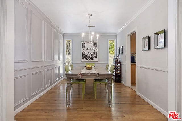 4219 Saugus Avenue, Sherman Oaks CA: https://media.crmls.org/mediaz/cebfe80e-bcf3-45df-be6a-1bc4cc9b906d.jpg