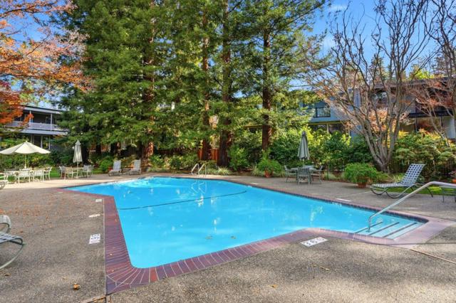 1621 Stone Pine Lane, Menlo Park CA: https://media.crmls.org/mediaz/cebfeb92-ffb6-45a0-9bef-bf6ab0956d68.jpg