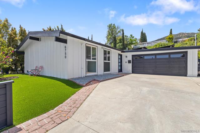 6750 Cowles Mountain Blvd, San Diego CA: https://media.crmls.org/mediaz/cec0d59e-a261-47f8-8274-c69057fda415.jpg