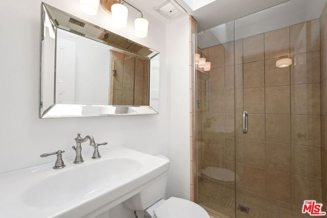 7270 Hillside Avenue, Los Angeles CA: https://media.crmls.org/mediaz/cec12202-e311-4010-ad08-dca3c9513d51.jpg