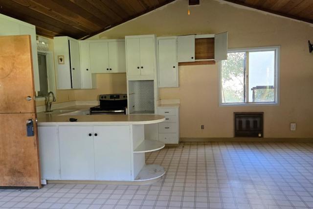 28750 Underwood Road, Salinas CA: https://media.crmls.org/mediaz/cec13a1a-0a24-4a72-a4ad-69ed3622958a.jpg