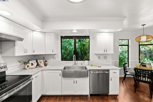 24288 Stacey Ln, Hayward CA: https://media.crmls.org/mediaz/cec1434c-dd68-4428-aa78-4bf312b309e9.jpg