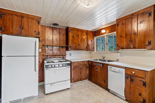 0 Santa Fe 6 SW of Ocean Avenue, Carmel CA: https://media.crmls.org/mediaz/cec188f2-e2d1-4f7e-8435-812f11b7c07e.jpg