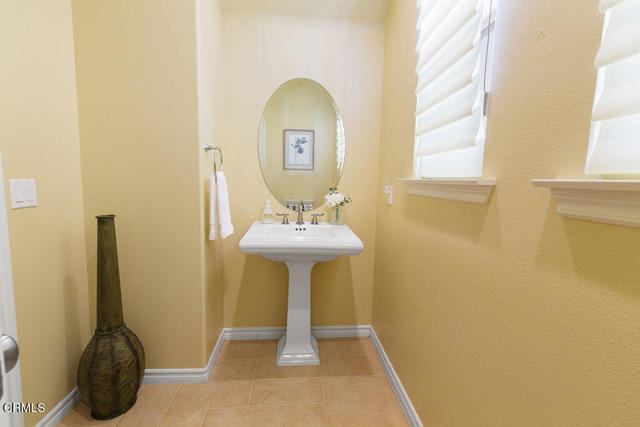 1464 Twin Tides Place, Oxnard CA: https://media.crmls.org/mediaz/cec1bf82-76d1-44c0-8cd3-70078fa2238f.jpg