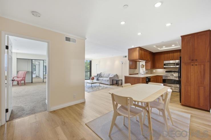 750 State St - photo 4