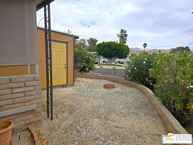 69490 Parkside Drive, Desert Hot Springs CA: https://media.crmls.org/mediaz/cec29d89-c5a2-4db8-ad86-0d24360138df.jpg